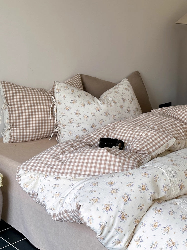 Floral Checkered Bedding Set