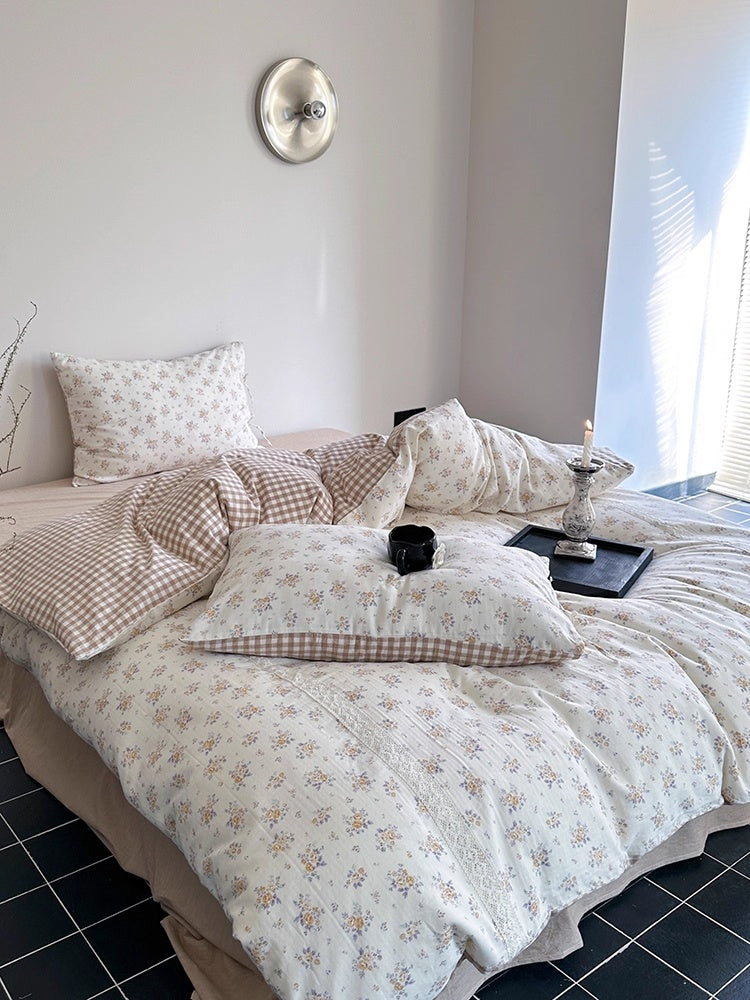 Floral Checkered Bedding Set