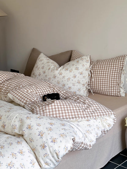 Floral Checkered Bedding Set